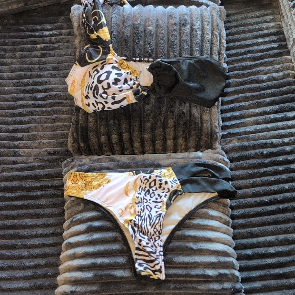 HOT🔥Callie Lives Black and Gold Bikini